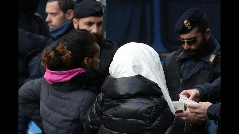 Palermo, arrestati trafficanti migranti: in un viaggio ne morirono 300