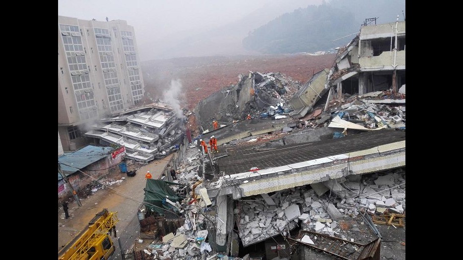 Cina, frana travolge 33 edifici a Shenzen: almeno 91 dispersi