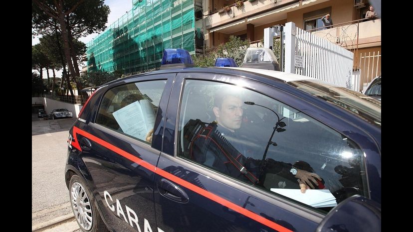 Bari, nasconde in scuola mezza tonnellata di botti: arrestato