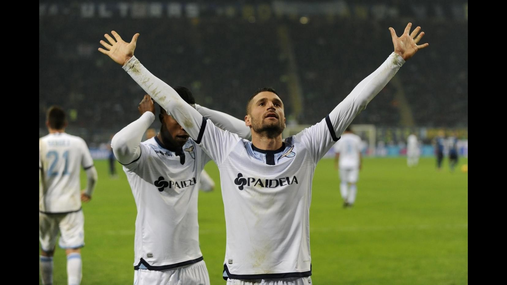 Serie A, Lazio ferma corsa Inter: Candreva show, sciagurato Melo