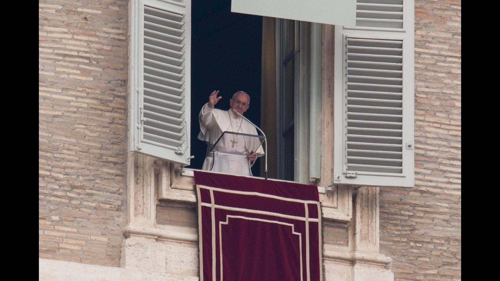 Il Papa all’Angelus: Chiesa, pur tra macchie e rughe, resta nostra madre Il Papa all’Angelus: Chiesa, pur tra macchie e rughe, resta nostra madre