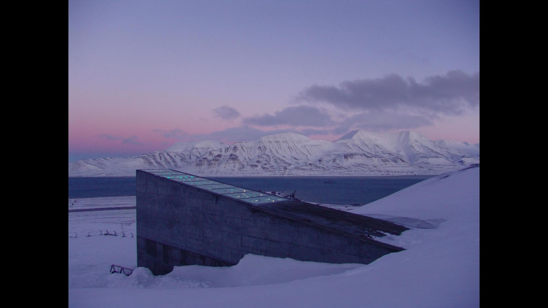 Norvegia, valanga travolge case alle Svalbard: un morto, 7 feriti