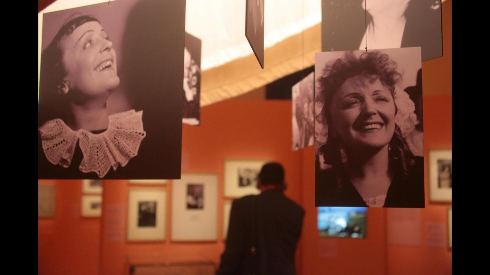 Cento anni fa nasceva Edith Piaf, la voce de ‘La vie en rose’