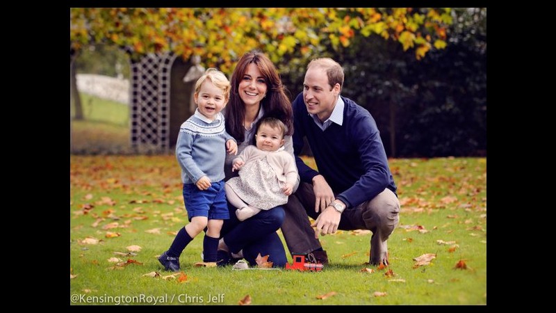 William e Kate twittano foto famiglia per gli auguri di Natale