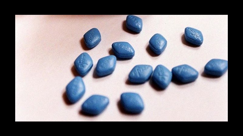 Milano, 49enne sorpreso con 910 pillole di viagra