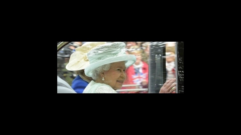 Londra 2012: alla cerimonia inaugurale i bookie puntano sul cappello della regina Elisabetta