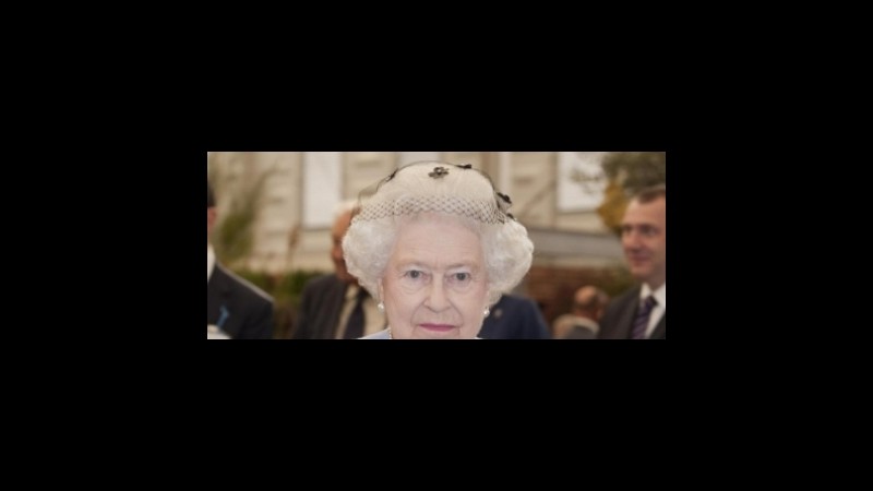 Giubileo di Elisabetta II, i bookie puntano sui look della regina e di Kate