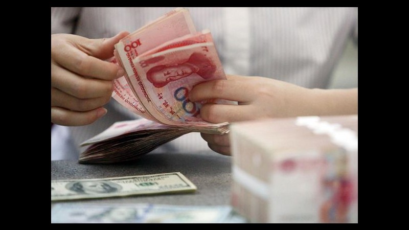Cina, Banca centrale svaluta yuan, ritocco 0,2% su dollaro