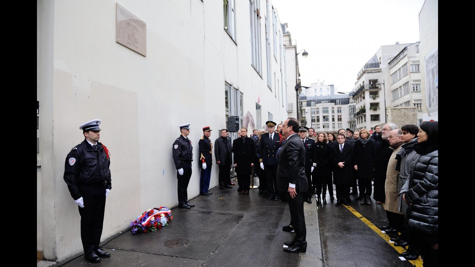 Parigi, un anno dopo la strage di Charlie Hebdo più potere a polizia e procure