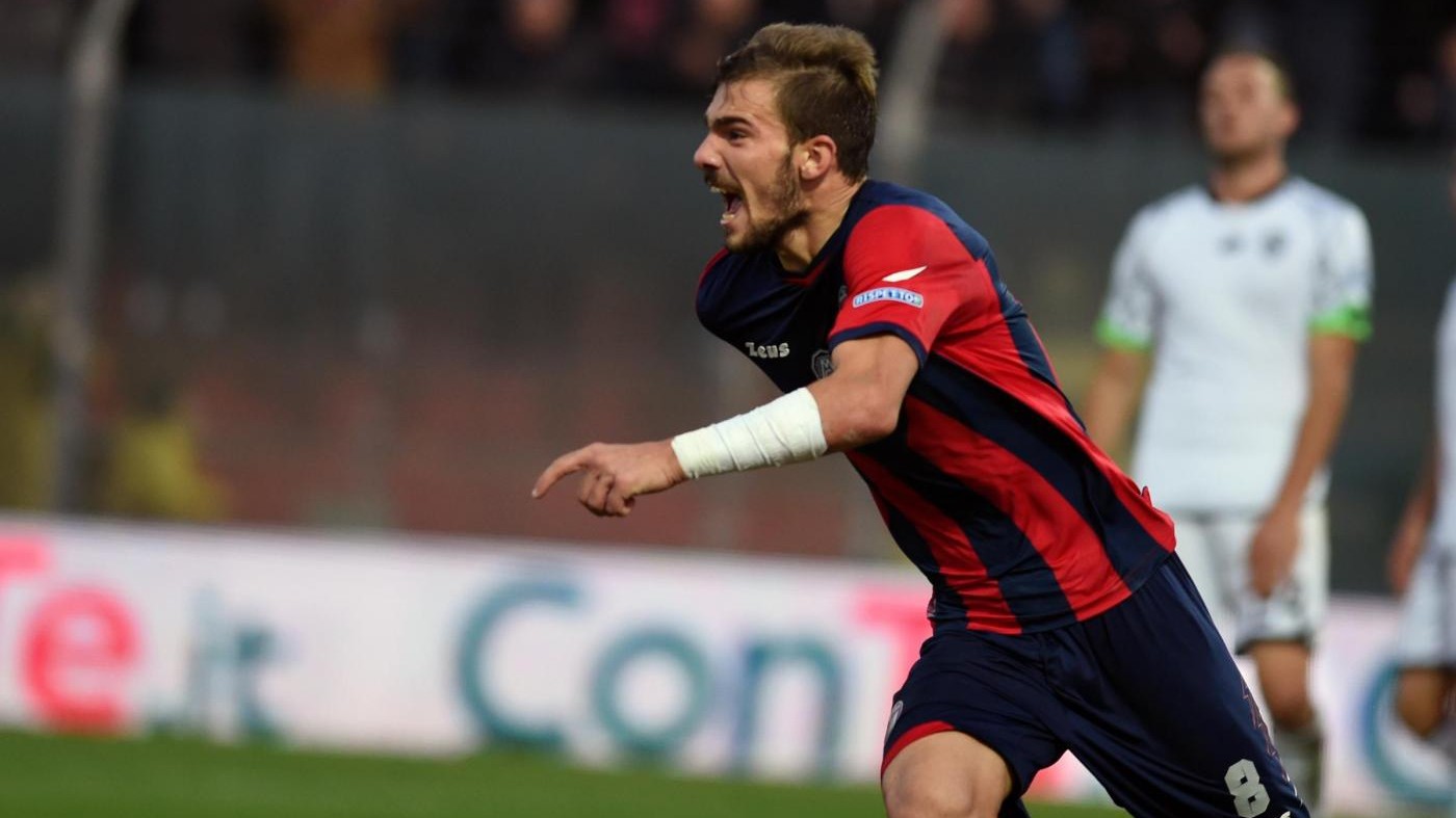 Crotone-Cesena 2-0, calabresi in testa