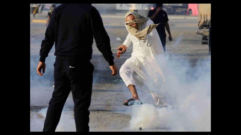 Arabia Saudita, proteste in Bahrain: polizia lancia lacrimogeni