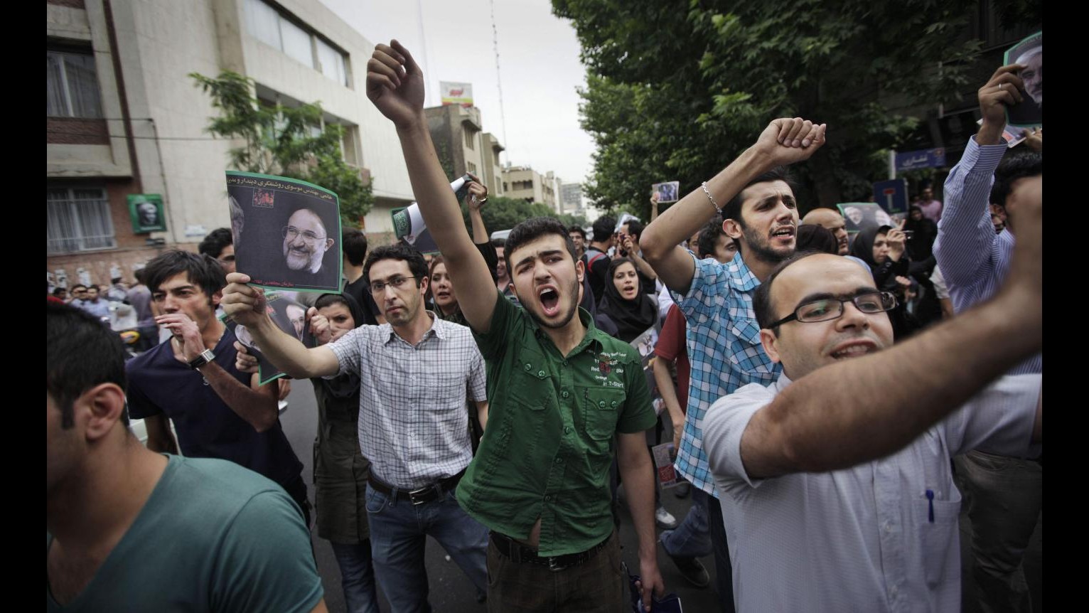 Arabia Saudita, in fiamme consolato Riad in Iran