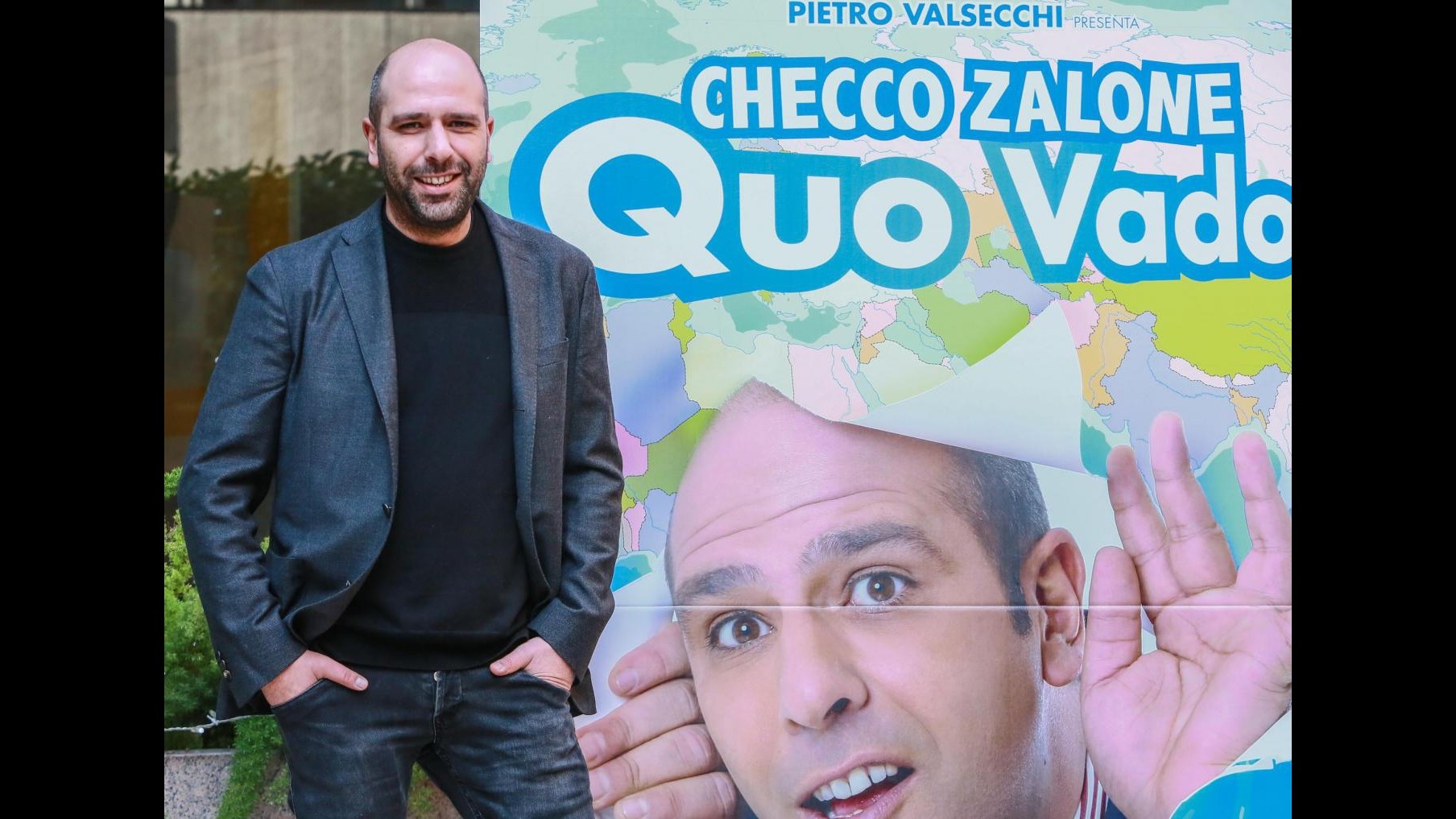 Cinema, Checco Zalone da record: 7 milioni in un solo giorno per ‘Quo Vado?’