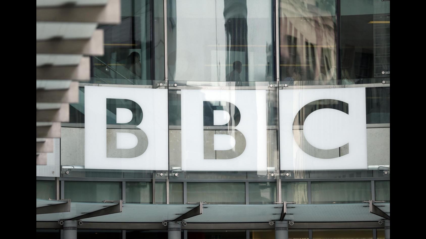 Regno Unito, gruppo hacker anti-Isis rivendica attacco a sito Bbc