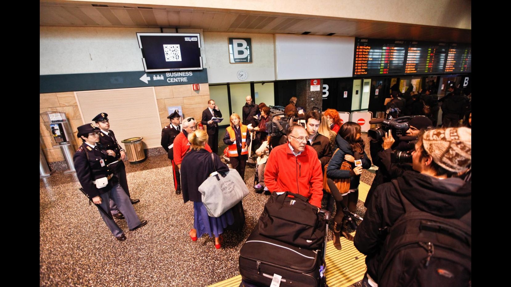 Milano, 300 passeggeri diretti in Oman bloccati in aeroporto Malpensa