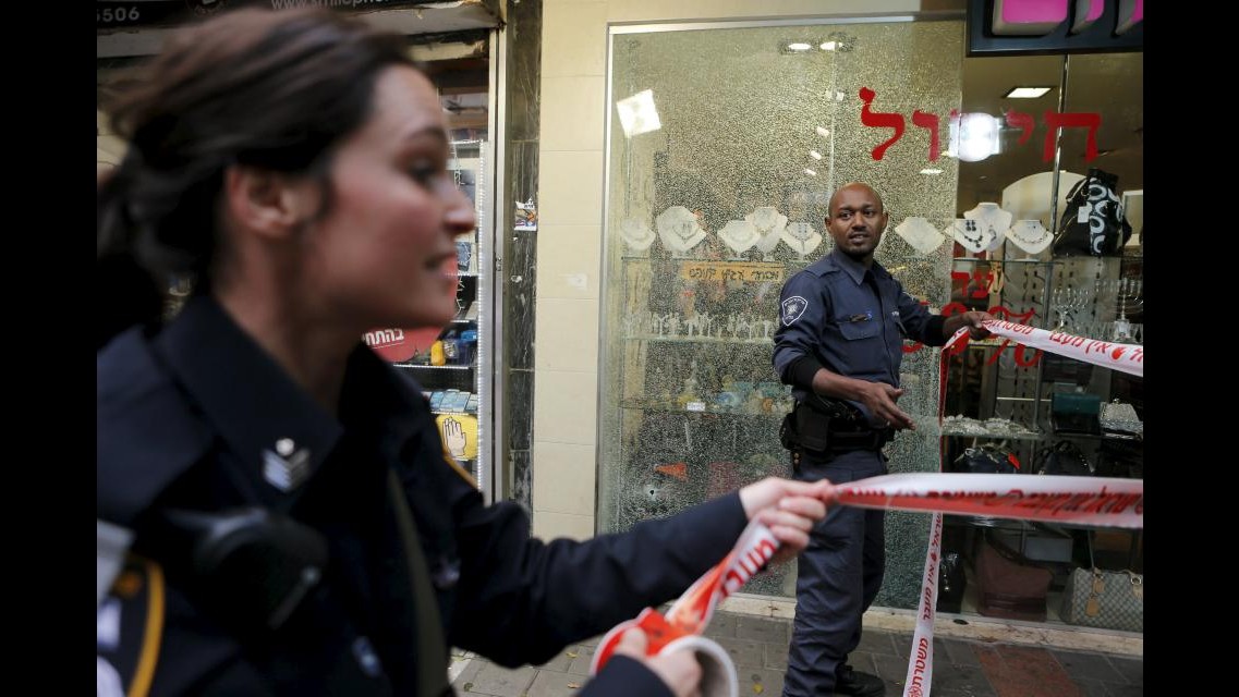 Israele, sparatoria Tel Aviv: in tv immagini killer a volto scoperto