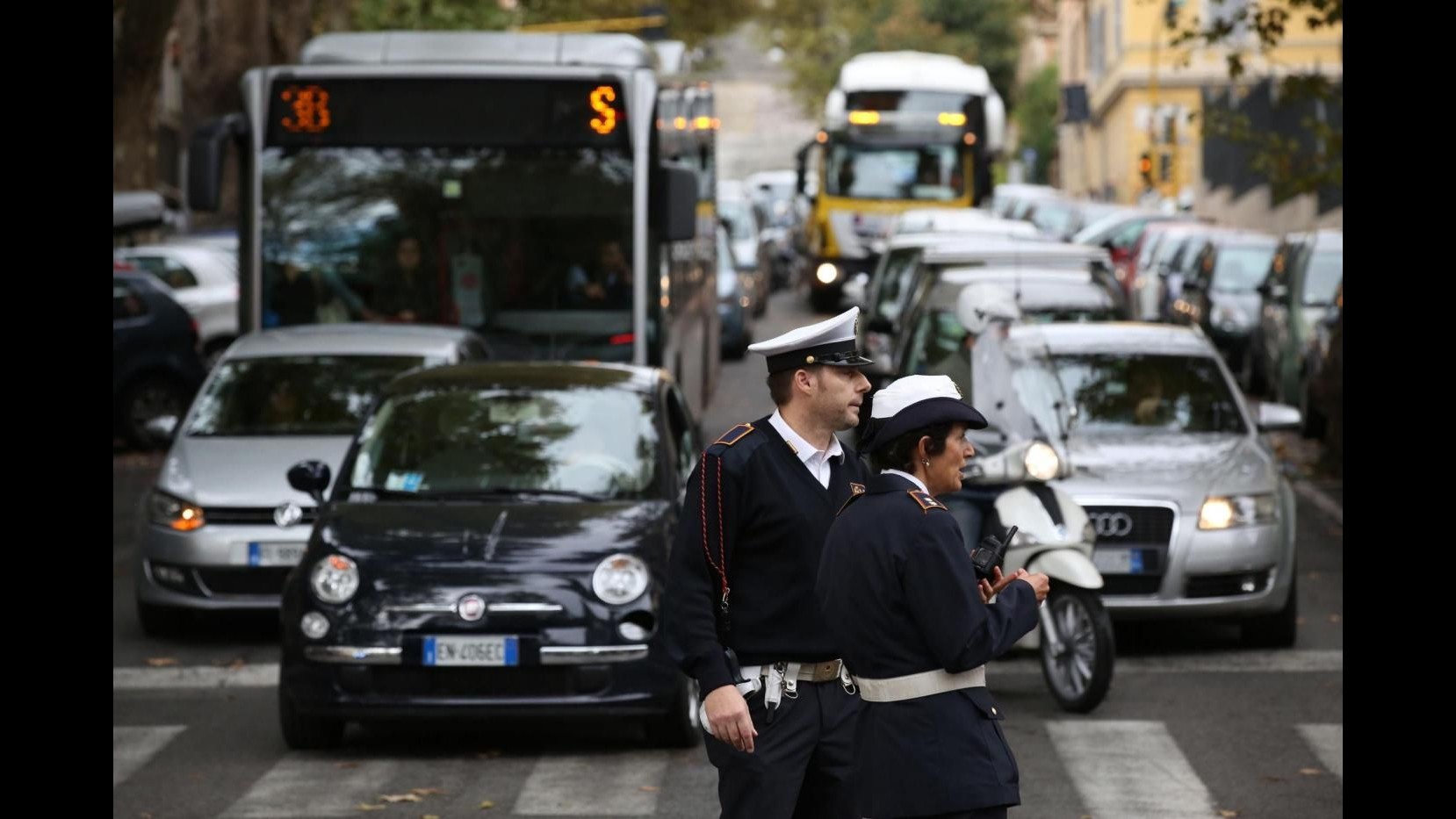 Smog, stop alle auto a Napoli per sei giorni