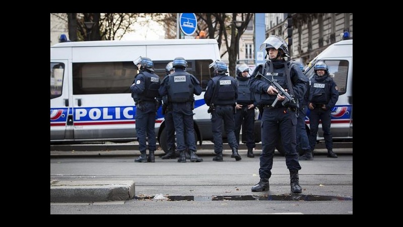 Terrorismo, Capodanno blidato in Francia. Bruxelles cancella fuochi d’artificio