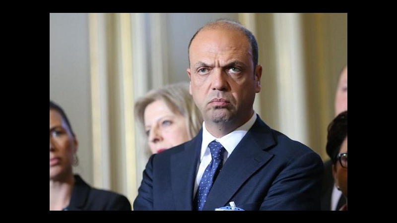 Terrorismo, Alfano: Espulso detenuto egiziano, ha inneggiato a Is