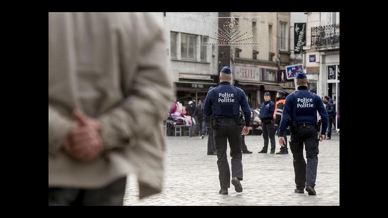 Terrorismo, media: Orgia in commissariato belga durante allerta massima