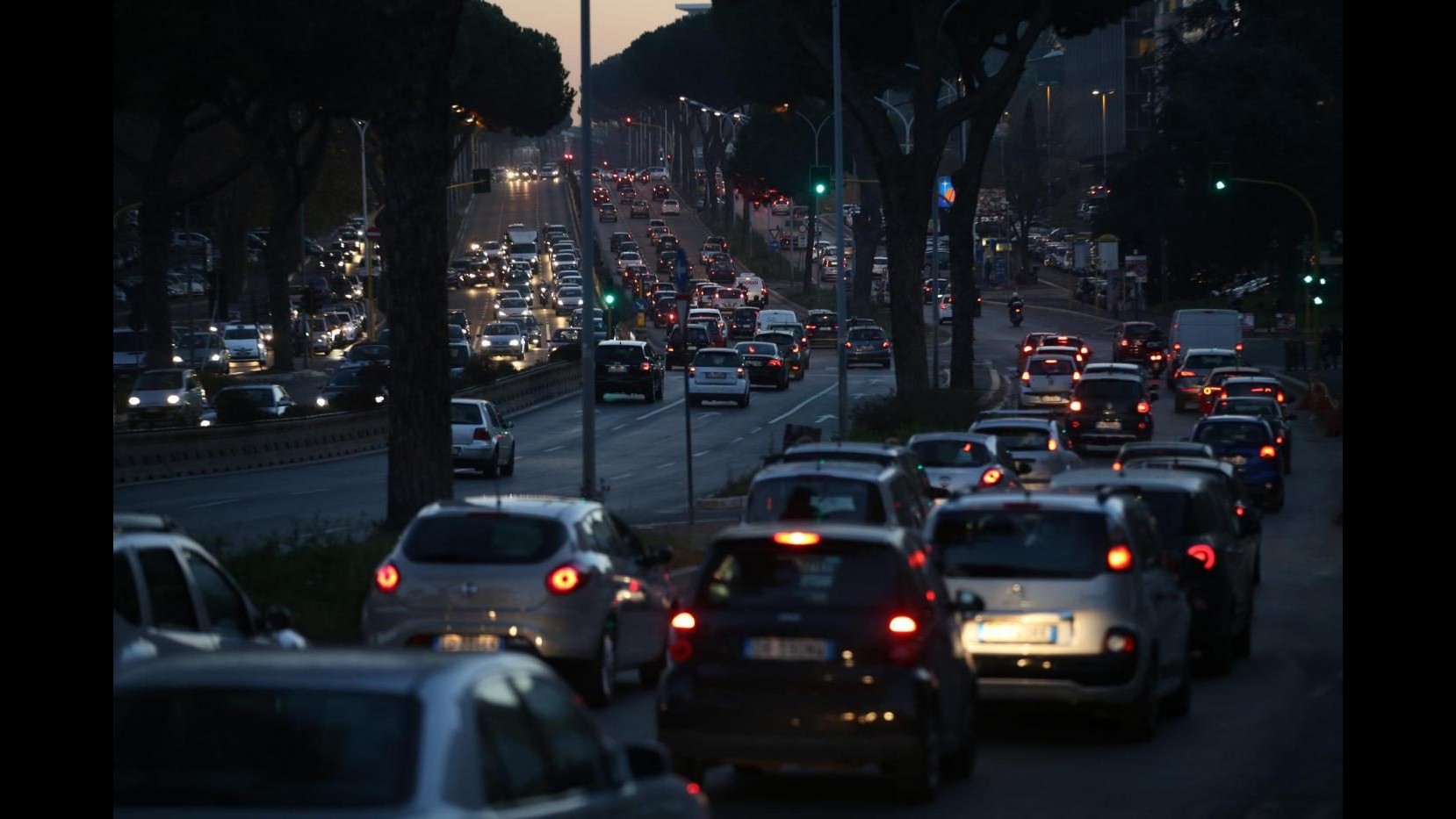 Smog, Campidoglio: Domani blocco auto e biglietto valido intera giornata