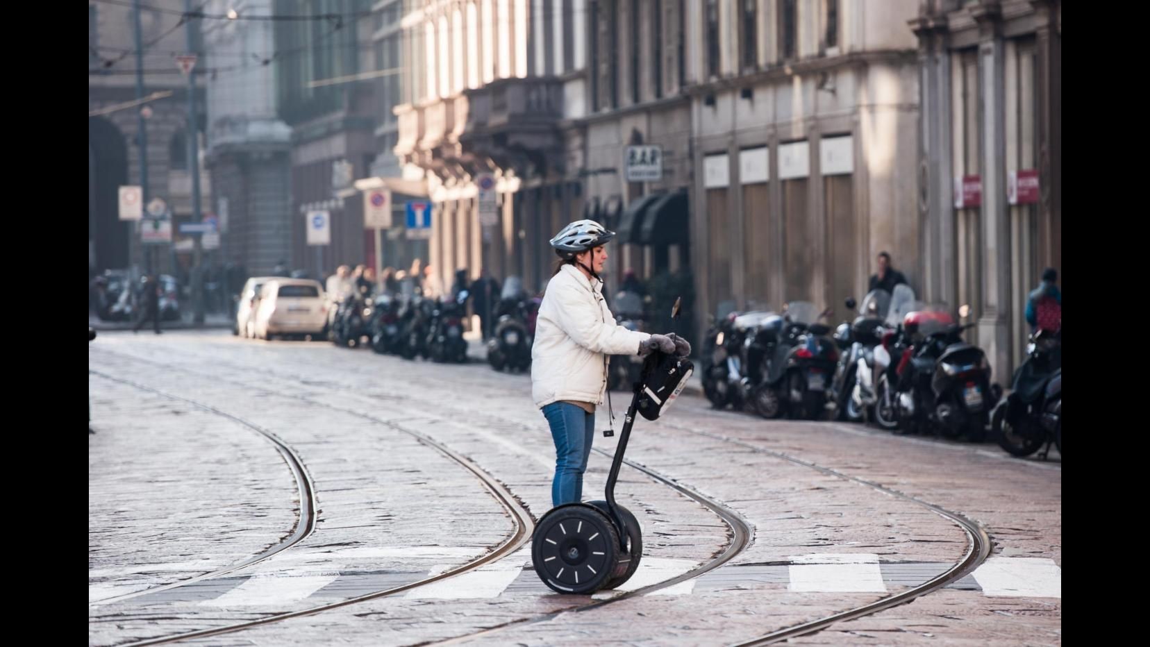 IL RACCONTO Smog, Milano: secondo giorno di stop, tra proposte e carovane