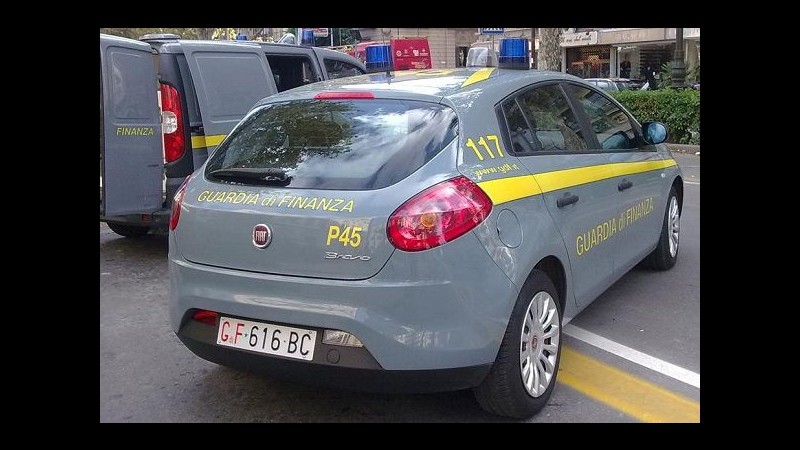 Parma, gdf sequestra 16 milioni di botti illegali