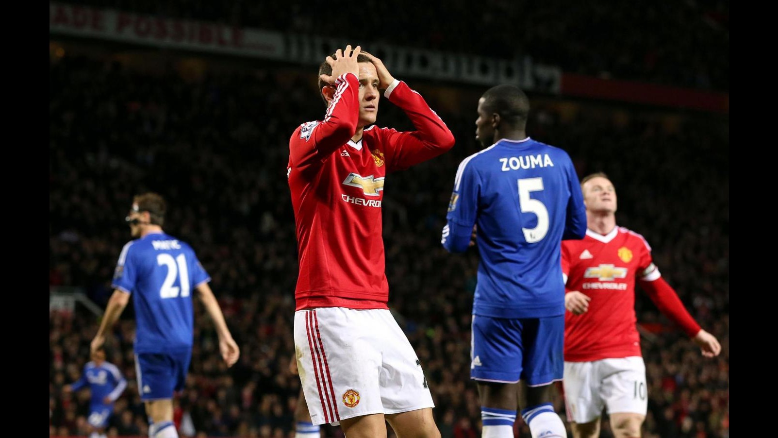 Premier League: Arsenal in vetta, 0-0 tra United e Chelsea