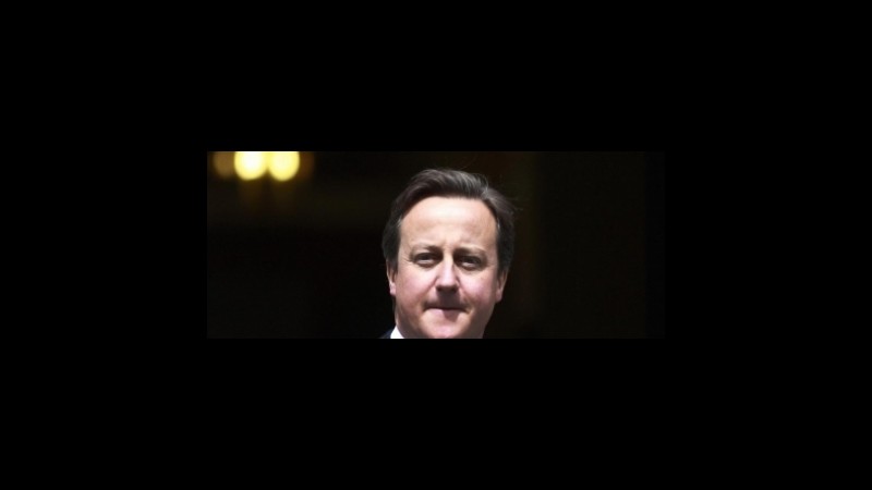 Scandalo intercettazioni, per i bookie Cameron verso le dimissioni