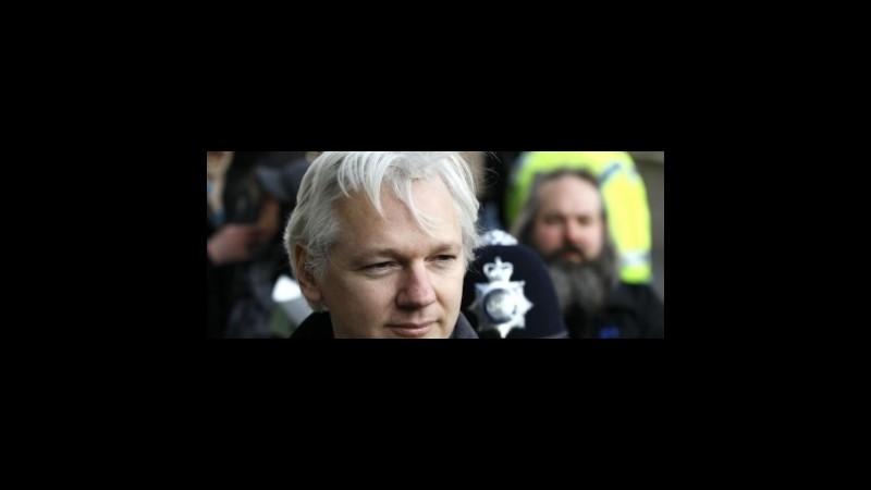 Assange rifugiato in ambasciata, l’addio entro fine mese a 3,75