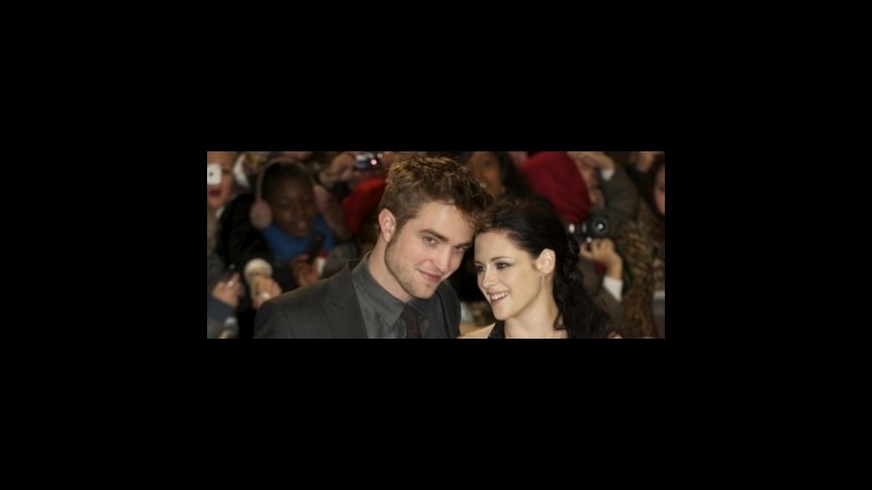 Robert Pattinson tradito, per i bookie si consolerà con Elizabeth Olsen