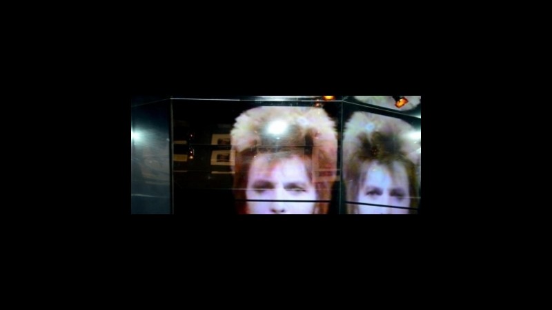 Chris Hadfield, in lavagna il duetto dell’astronauta con David Bowie