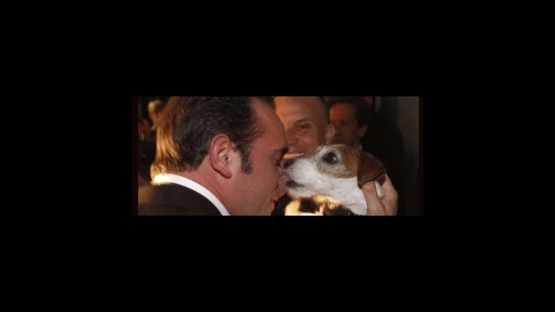 Uggie protagonista sul red carpet, l’Oscar per gli animali a 3,50