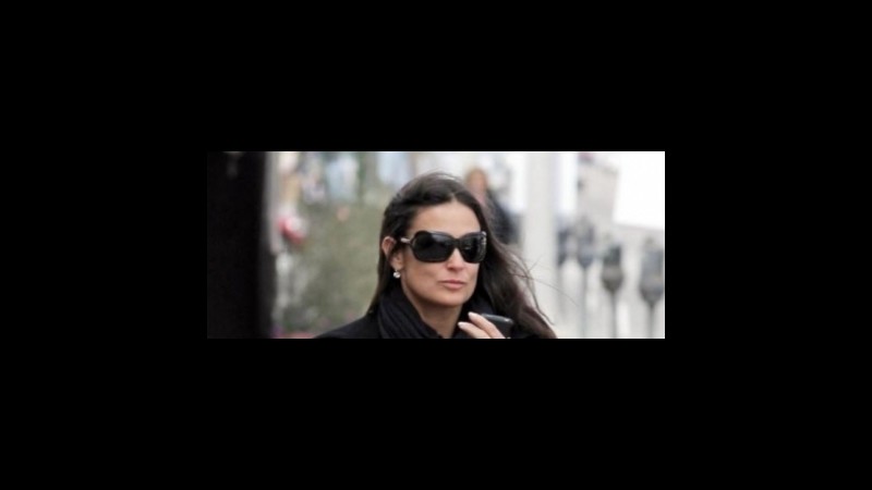 Demi Moore divorzia, il cambio nome su Twitter in lavagna a 2,00