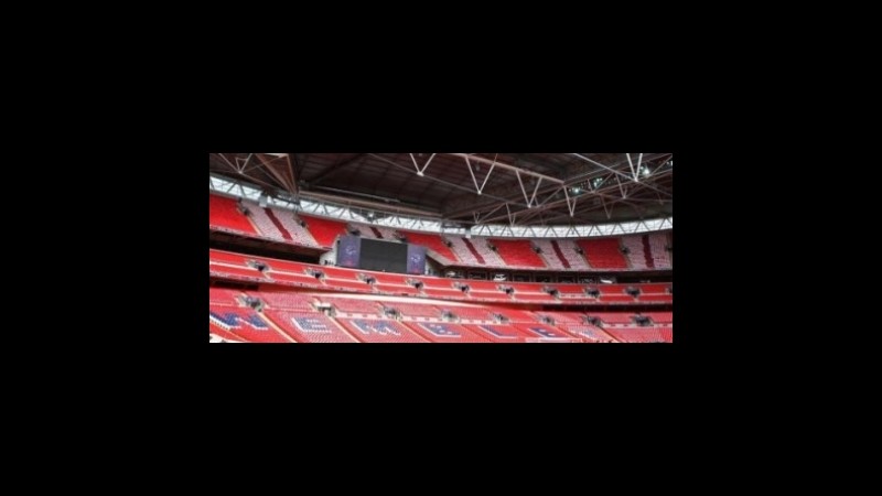 Poker, Tapie conferma: “A Wembley il primo torneo negli stadi”