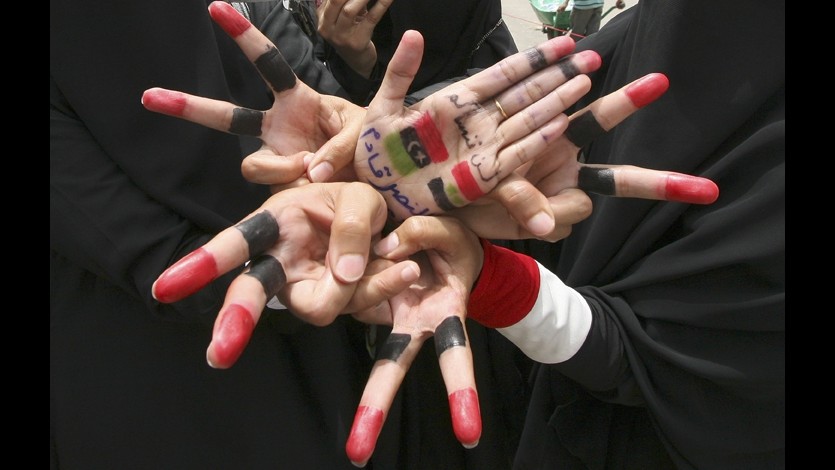 Yemen, donne in piazza