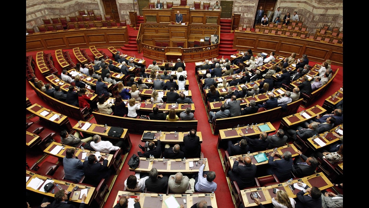 Grecia, la crisi in Parlamento