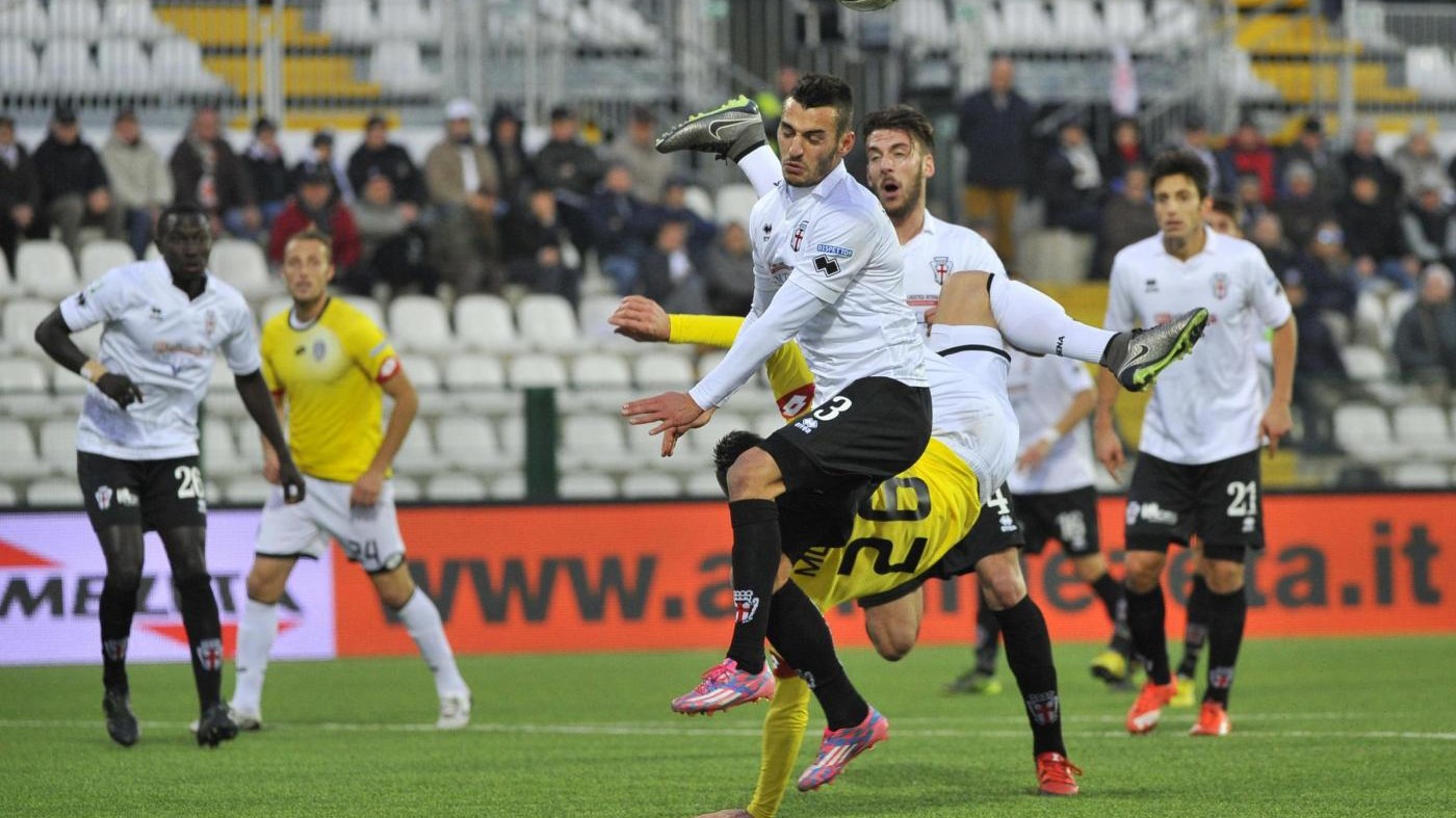 Pro Vercelli vince 2-0 con il Cesena