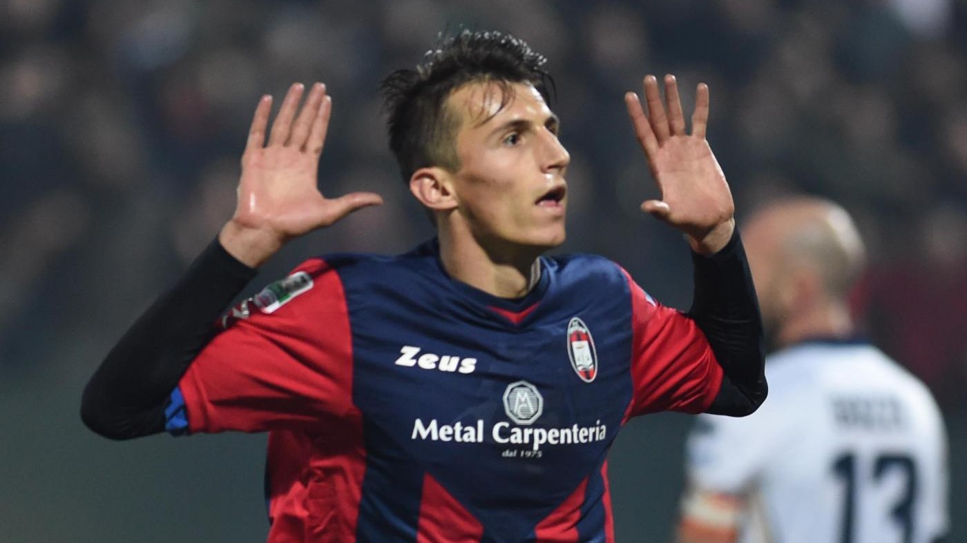 Crotone-Modena 1-0, pitagorici primi da soli