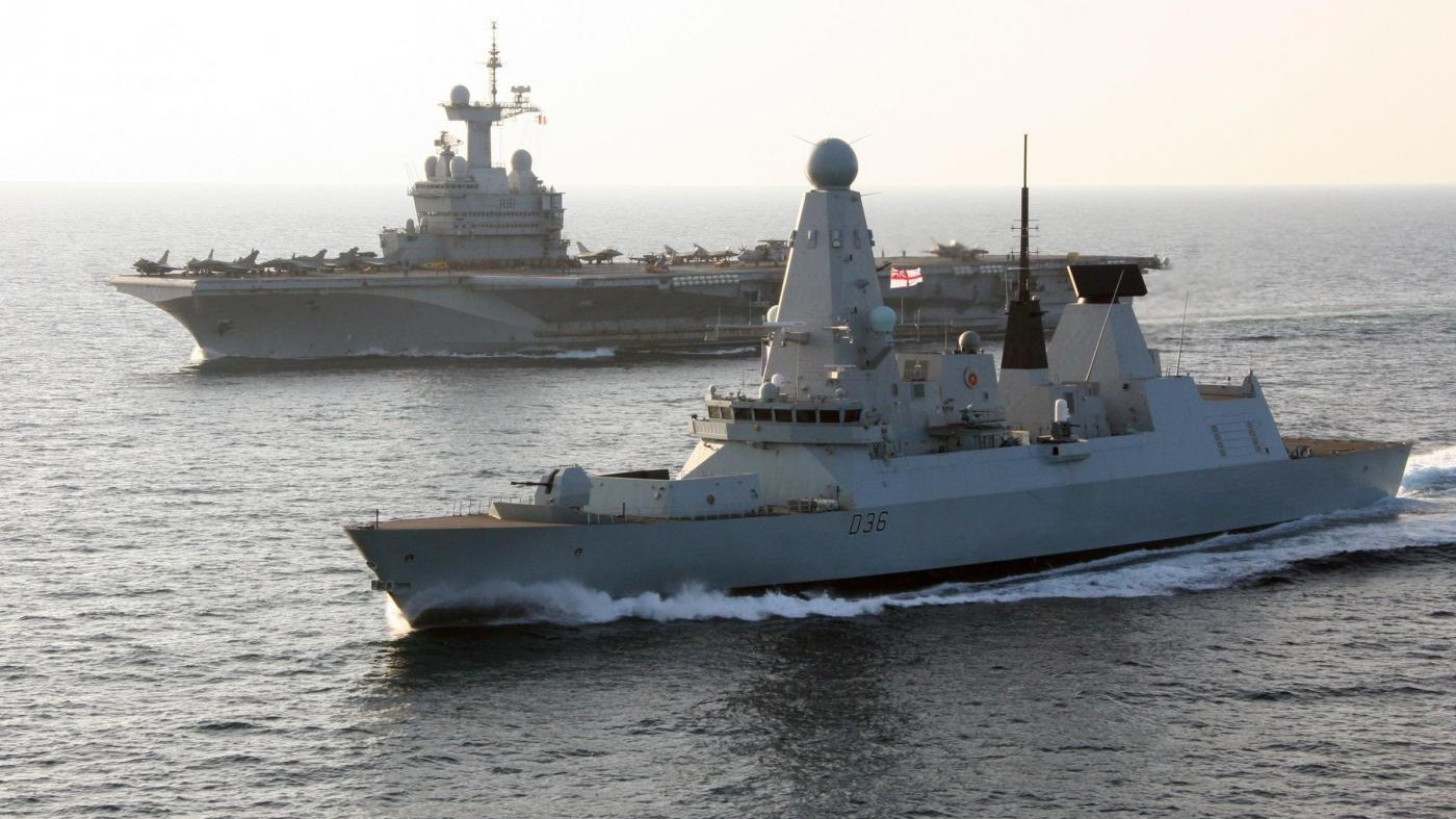 Iran ferma due navi Usa. Washington: Rilasciati i 10 militari