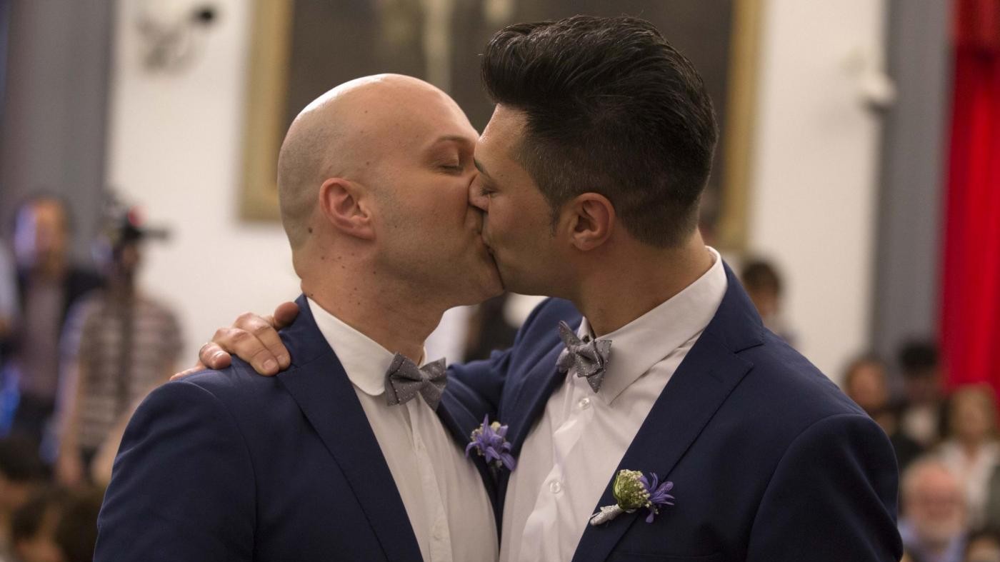 Unioni civili, su Gay.it lista senatori Pd contro stepchild: è bagarre