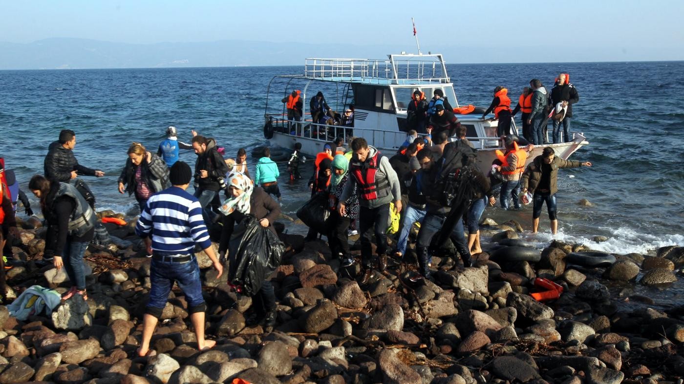 Migranti, altri tre bambini sono morti dopo un naufragio nel mar Egeo
