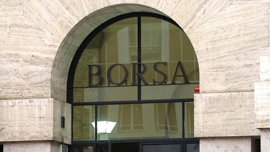 Piazza Affari precipita a -2.40%: sprofonda titolo Mps