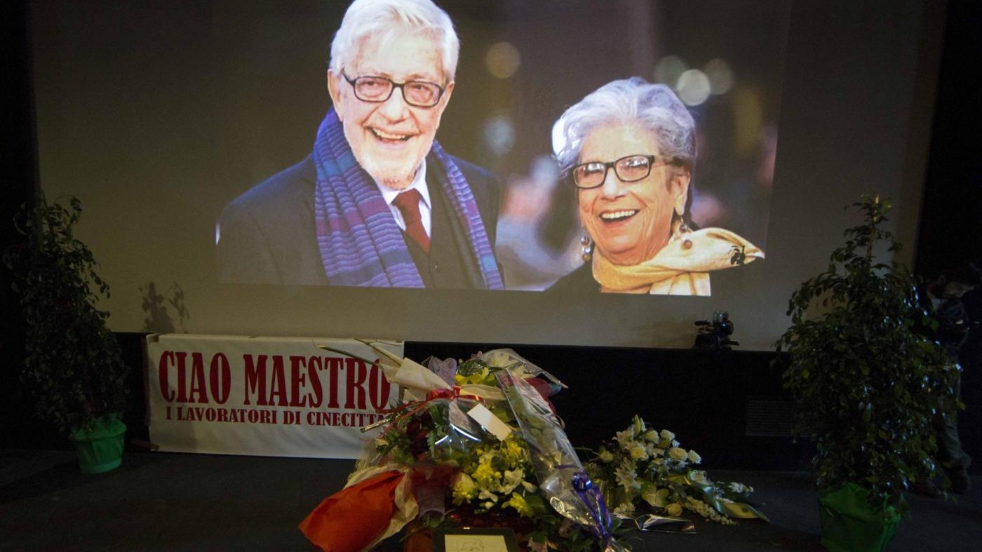 Scola, cerimonia laica con 8 artisti: da Verdone a Sandrelli