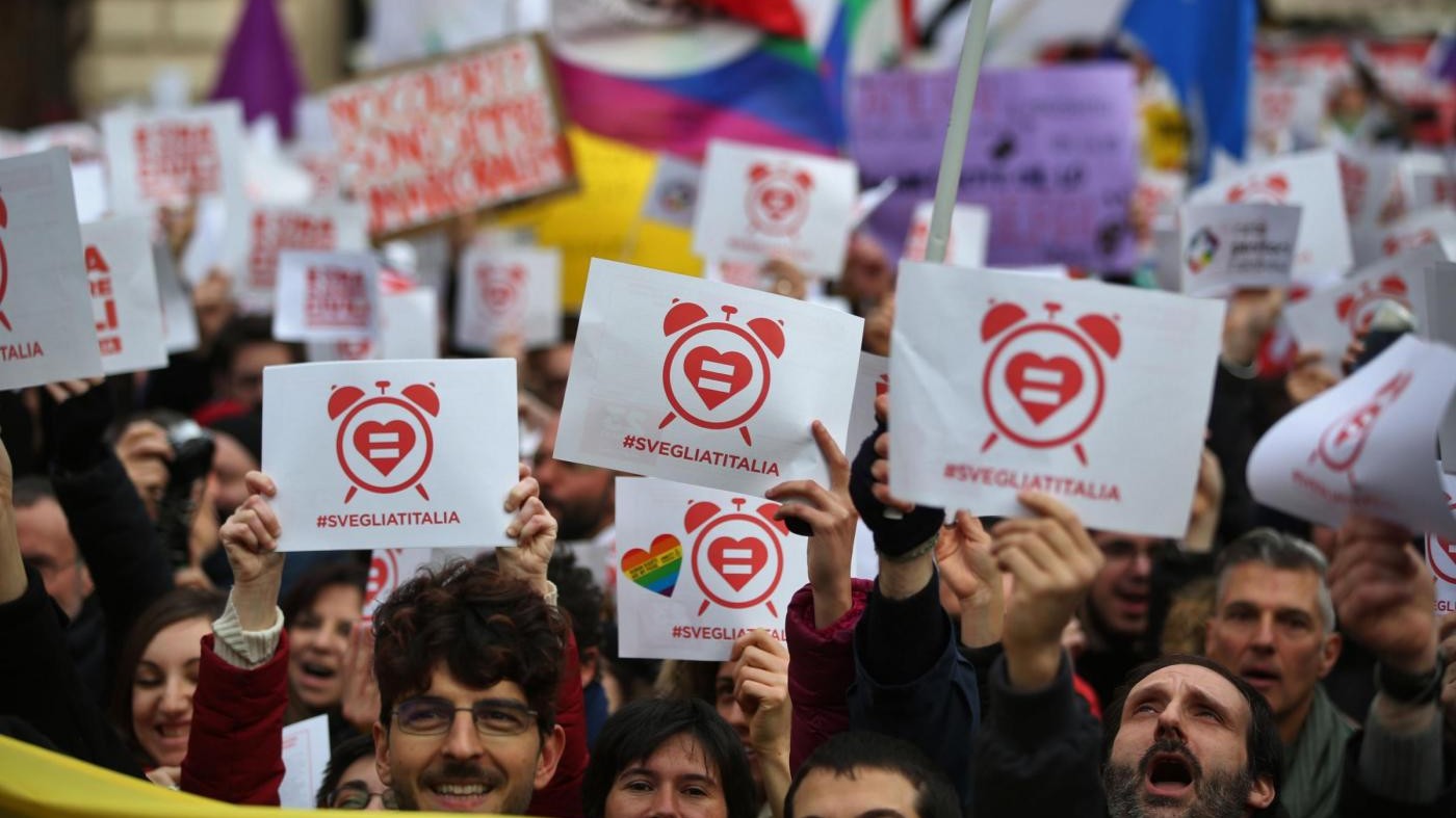Unioni civili, un milione di sveglie in piazza per ddl Cirinnà