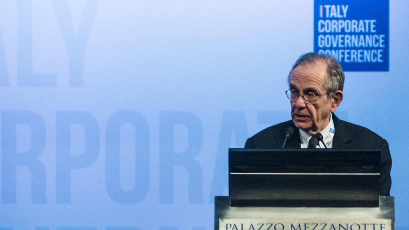 Padoan: Il governo andrà avanti con le riforme, la crescita sta tornando. Bene le privatizzazioni