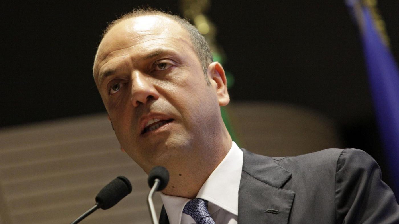 Governo, Alfano: Sinistra Pd non usi Ncd per aprire crisi