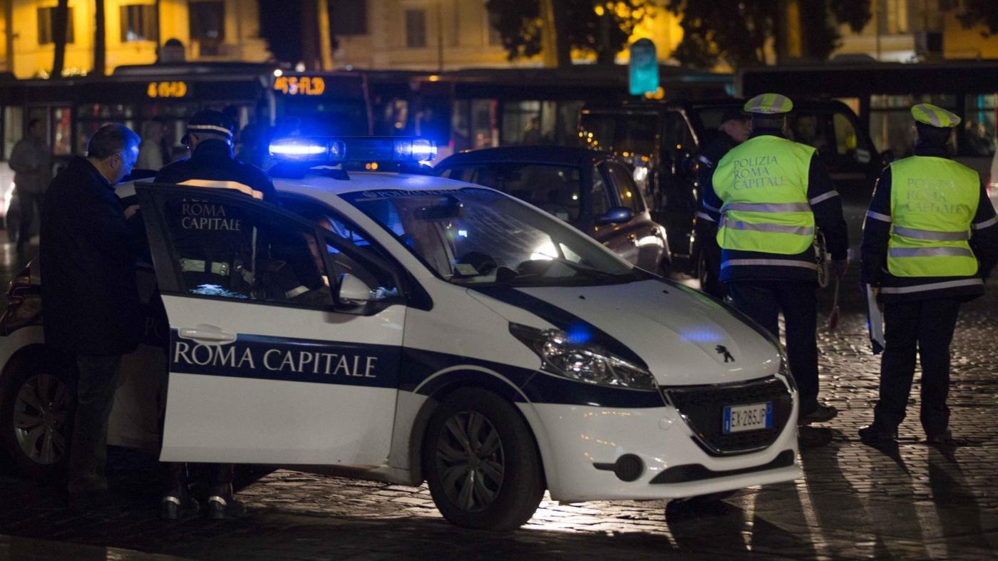 Smog, controllo vigili Roma su temperature: blitz in grandi magazzini