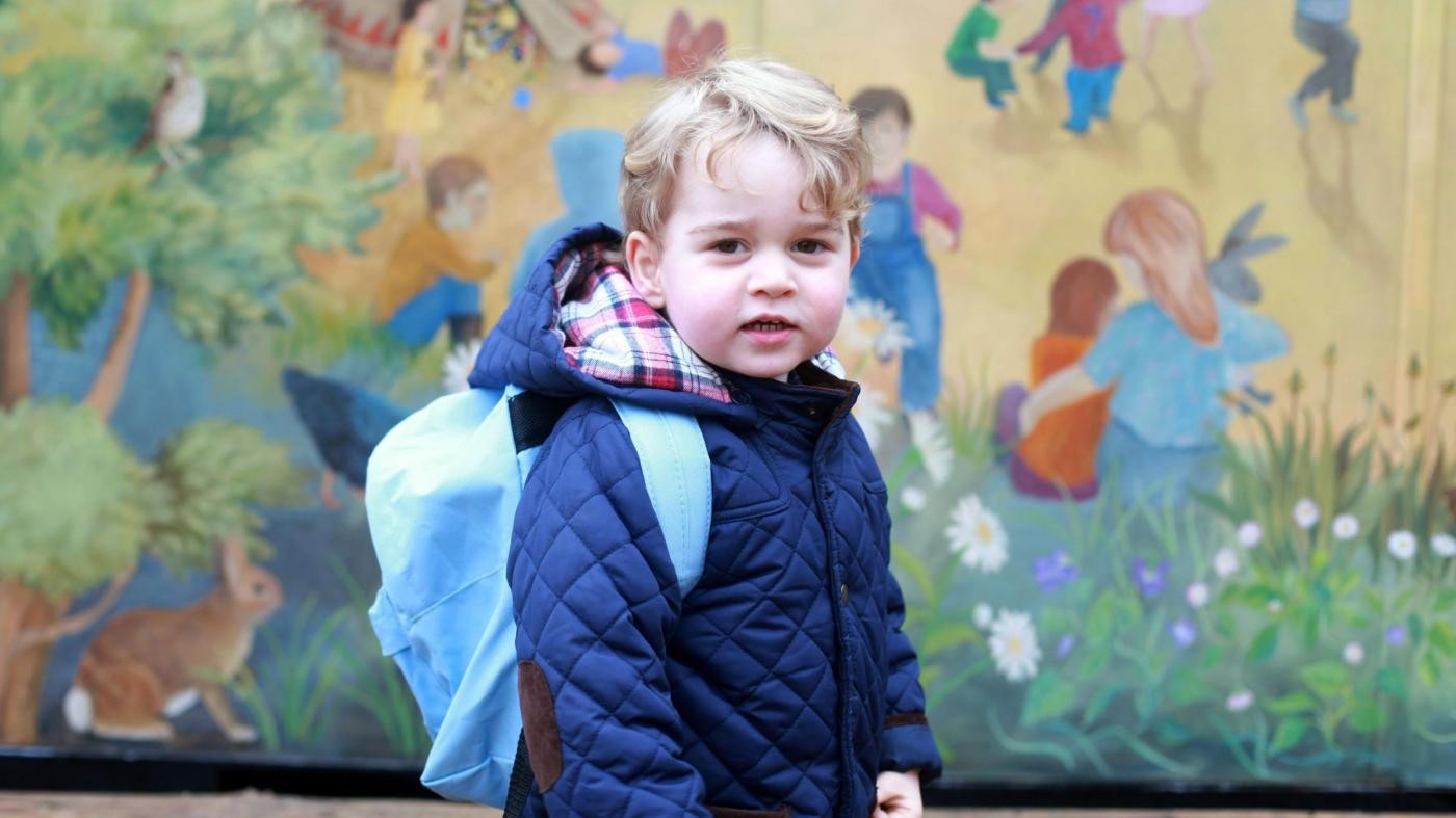Primo giorno di asilo per principe George: le foto di mamma Kate
