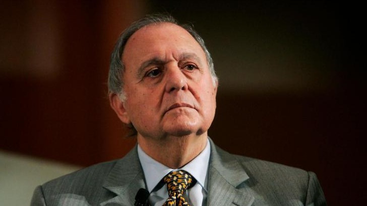 Campobasso, ministro Savona indagato per usura bancaria